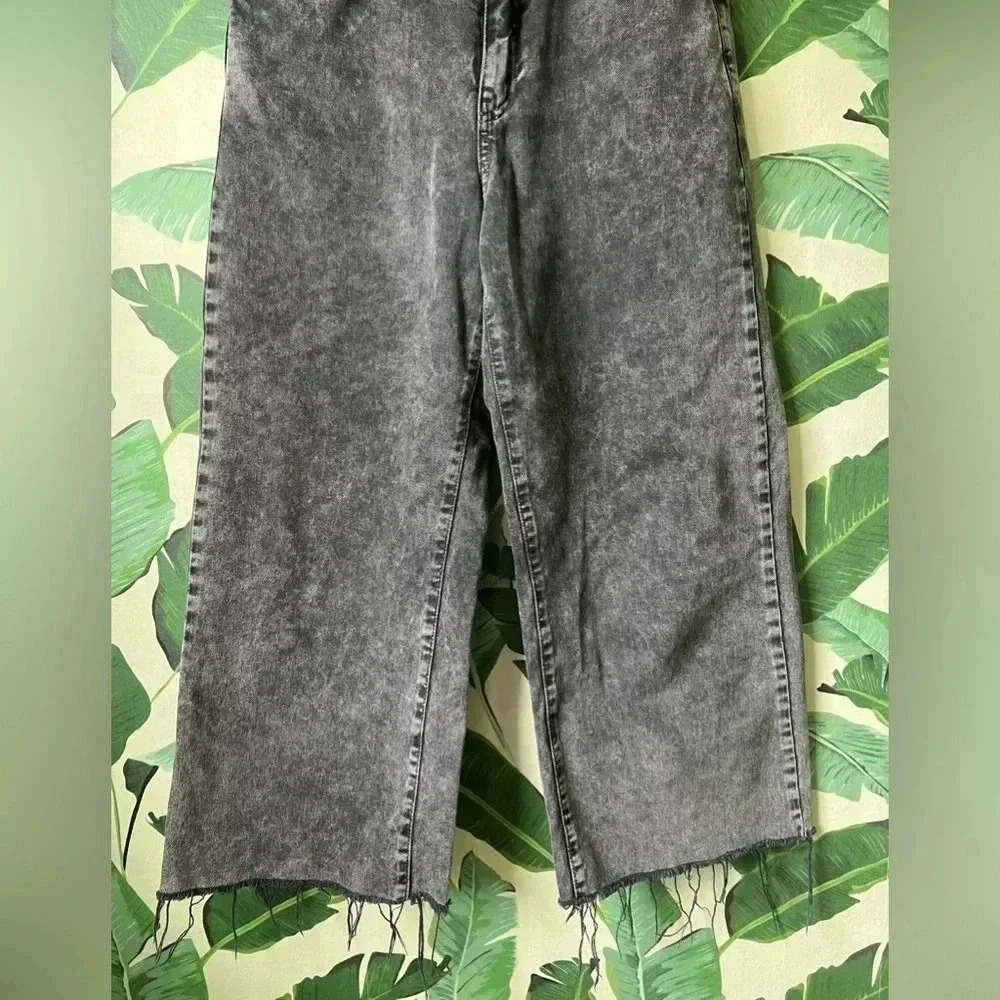 ASOS Bershka Women’s Washed Black Wide Leg Crop High Rise Jeans 8 - Picture 4 of 8